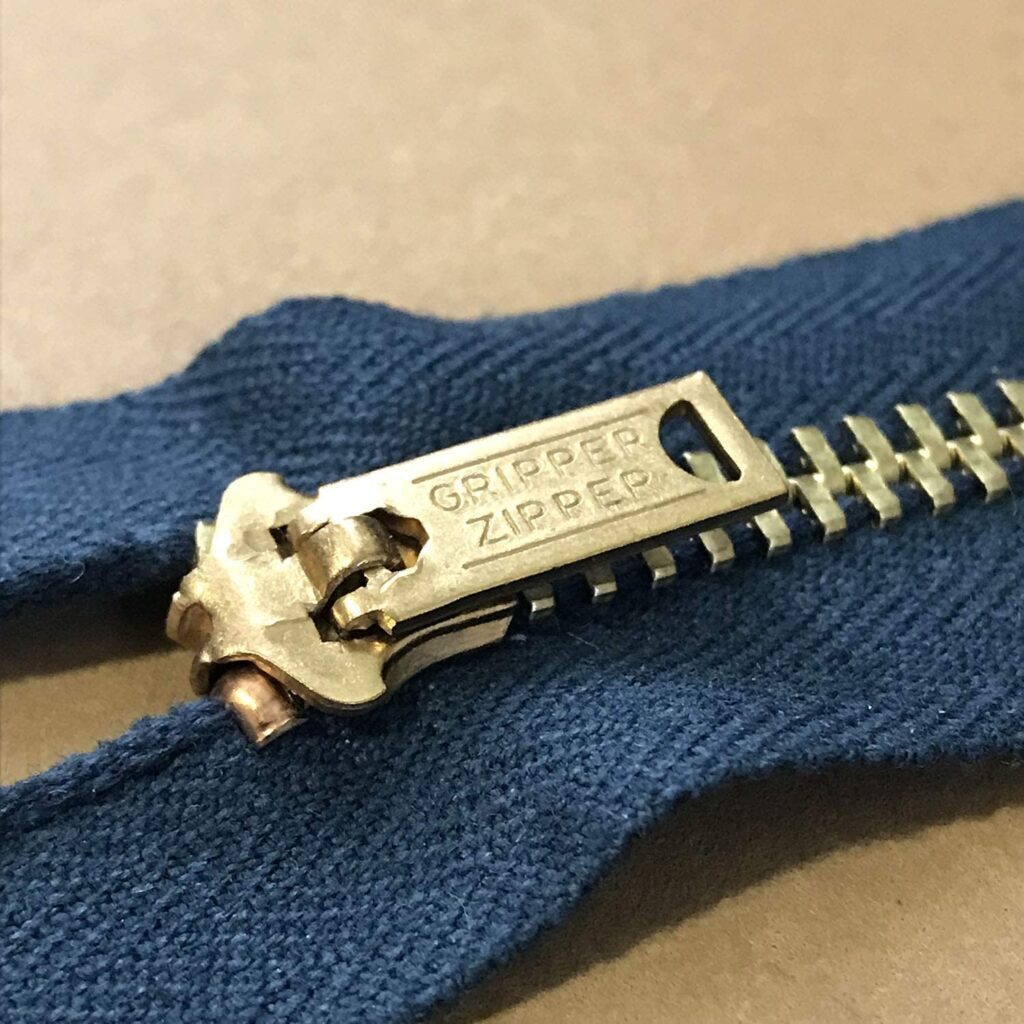 Gripper zipper